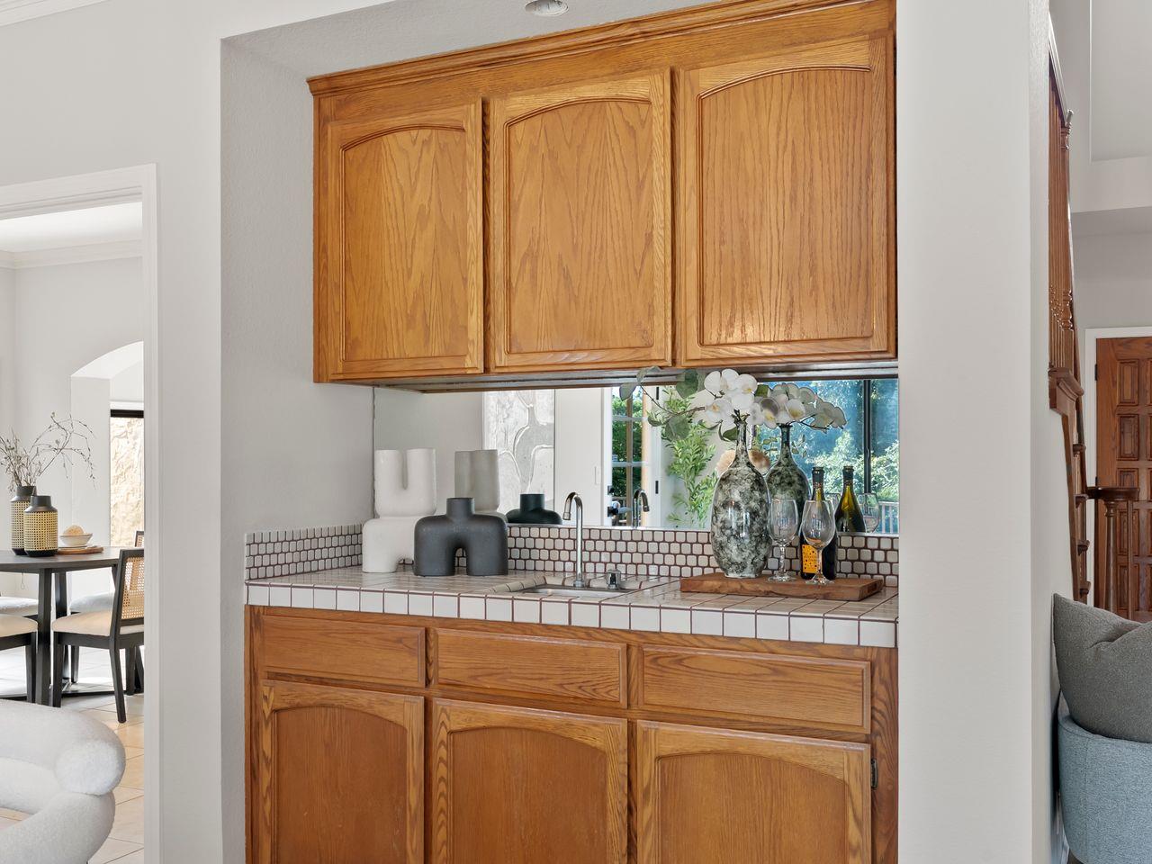 Detail Gallery Image 12 of 46 For 6 Woodridge Ct, Redwood City,  CA 94061 - 4 Beds | 3 Baths