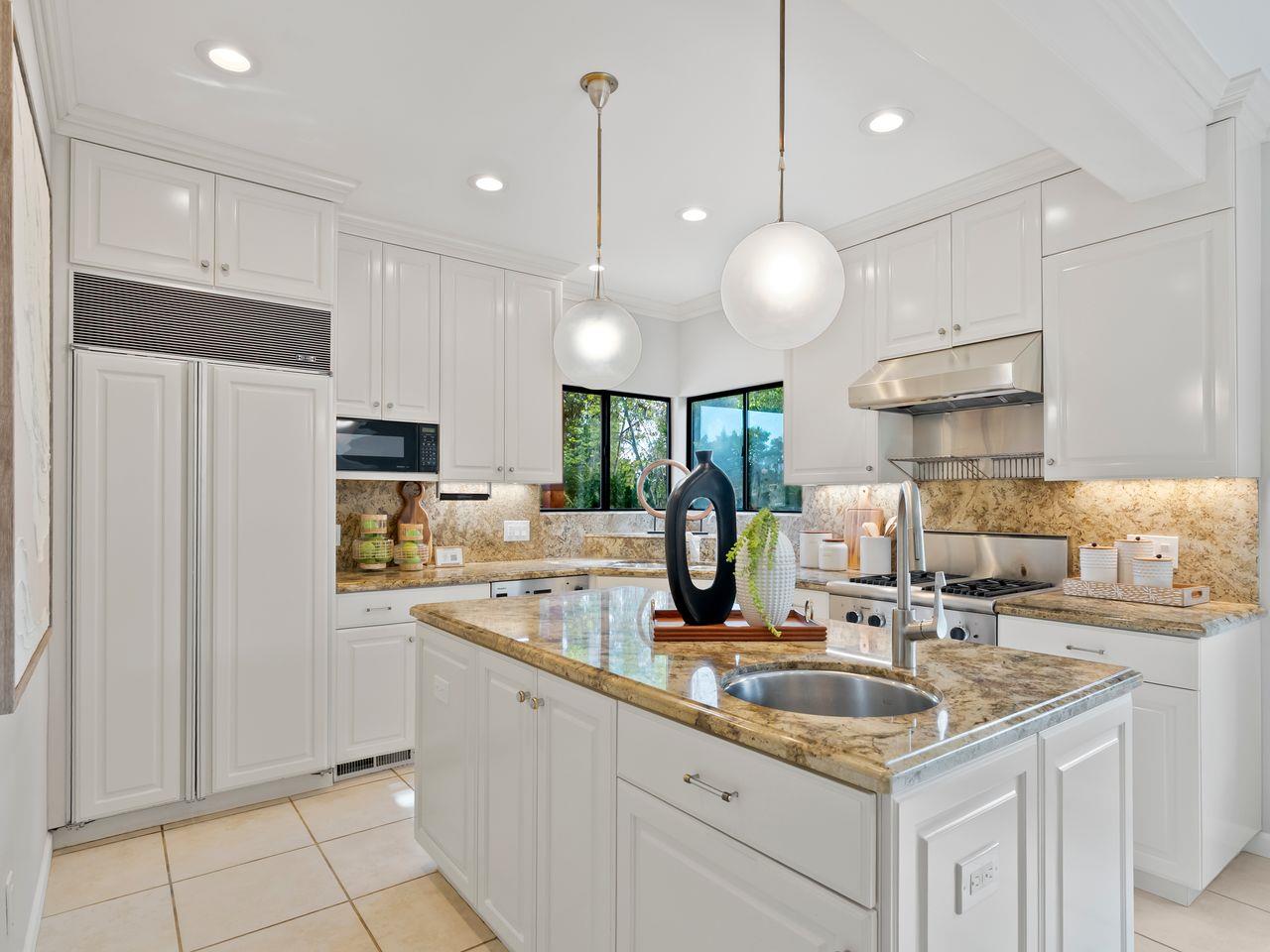 Detail Gallery Image 14 of 46 For 6 Woodridge Ct, Redwood City,  CA 94061 - 4 Beds | 3 Baths