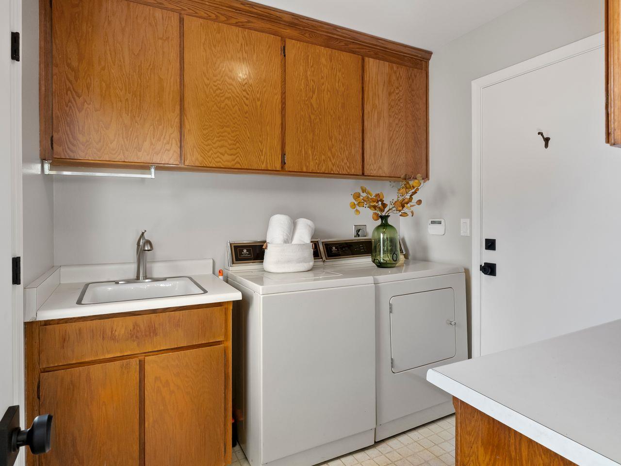 Detail Gallery Image 20 of 46 For 6 Woodridge Ct, Redwood City,  CA 94061 - 4 Beds | 3 Baths