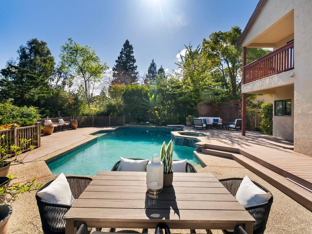 Detail Gallery Image 38 of 46 For 6 Woodridge Ct, Redwood City,  CA 94061 - 4 Beds | 3 Baths