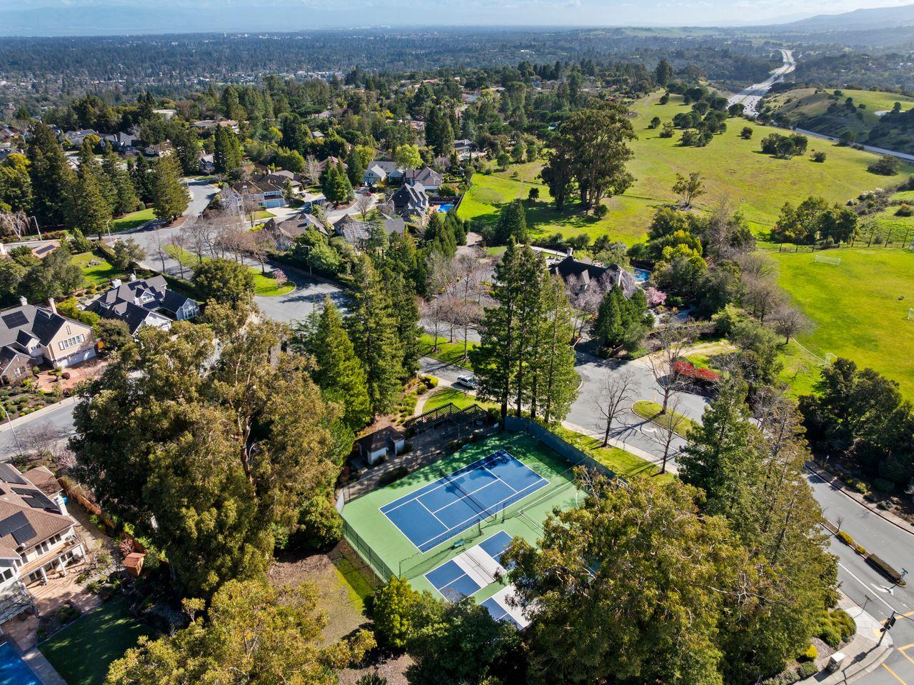 Detail Gallery Image 42 of 46 For 6 Woodridge Ct, Redwood City,  CA 94061 - 4 Beds | 3 Baths