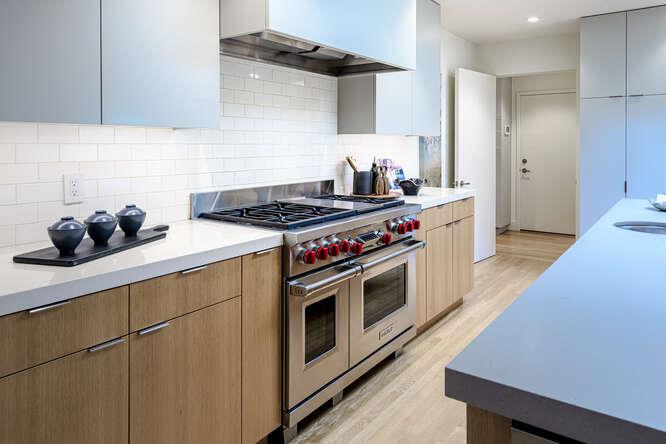 Detail Gallery Image 18 of 73 For 747 Bromfield Rd, Hillsborough,  CA 94010 - 4 Beds | 4/1 Baths