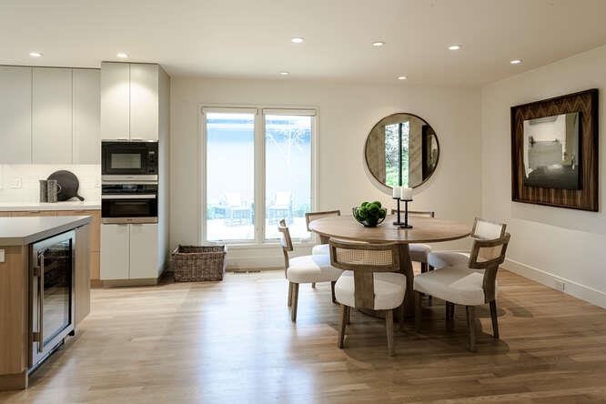 Detail Gallery Image 21 of 73 For 747 Bromfield Rd, Hillsborough,  CA 94010 - 4 Beds | 4/1 Baths