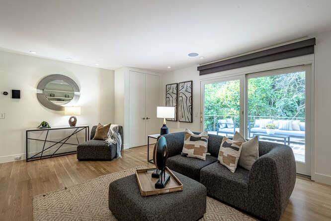 Detail Gallery Image 23 of 73 For 747 Bromfield Rd, Hillsborough,  CA 94010 - 4 Beds | 4/1 Baths