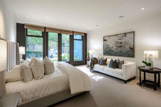 Detail Gallery Image 27 of 73 For 747 Bromfield Rd, Hillsborough,  CA 94010 - 4 Beds | 4/1 Baths