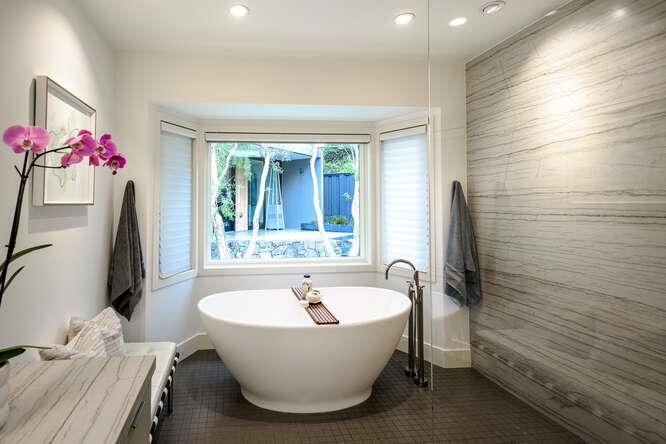 Detail Gallery Image 29 of 73 For 747 Bromfield Rd, Hillsborough,  CA 94010 - 4 Beds | 4/1 Baths