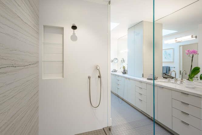 Detail Gallery Image 32 of 73 For 747 Bromfield Rd, Hillsborough,  CA 94010 - 4 Beds | 4/1 Baths