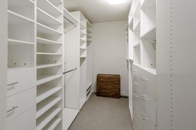 Detail Gallery Image 33 of 73 For 747 Bromfield Rd, Hillsborough,  CA 94010 - 4 Beds | 4/1 Baths