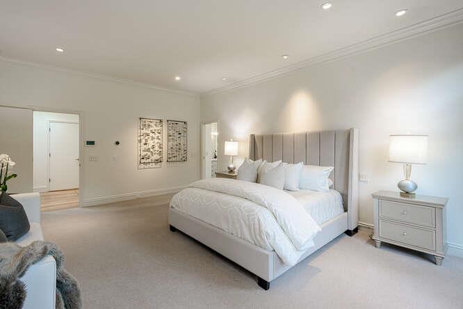 Detail Gallery Image 34 of 73 For 747 Bromfield Rd, Hillsborough,  CA 94010 - 4 Beds | 4/1 Baths