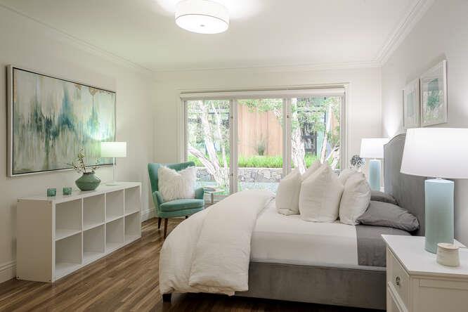 Detail Gallery Image 36 of 73 For 747 Bromfield Rd, Hillsborough,  CA 94010 - 4 Beds | 4/1 Baths