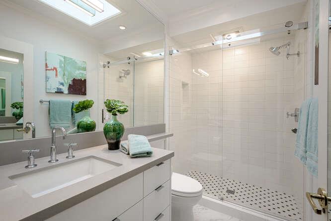 Detail Gallery Image 39 of 73 For 747 Bromfield Rd, Hillsborough,  CA 94010 - 4 Beds | 4/1 Baths