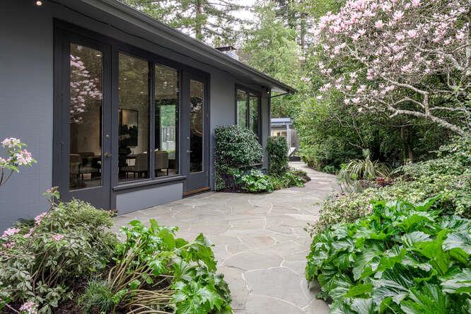 Detail Gallery Image 48 of 73 For 747 Bromfield Rd, Hillsborough,  CA 94010 - 4 Beds | 4/1 Baths