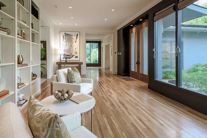 Detail Gallery Image 5 of 73 For 747 Bromfield Rd, Hillsborough,  CA 94010 - 4 Beds | 4/1 Baths