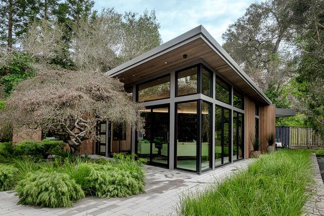 Detail Gallery Image 58 of 73 For 747 Bromfield Rd, Hillsborough,  CA 94010 - 4 Beds | 4/1 Baths