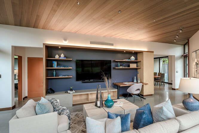 Detail Gallery Image 59 of 73 For 747 Bromfield Rd, Hillsborough,  CA 94010 - 4 Beds | 4/1 Baths