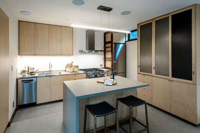 Detail Gallery Image 62 of 73 For 747 Bromfield Rd, Hillsborough,  CA 94010 - 4 Beds | 4/1 Baths