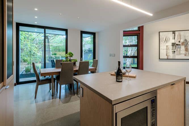 Detail Gallery Image 64 of 73 For 747 Bromfield Rd, Hillsborough,  CA 94010 - 4 Beds | 4/1 Baths