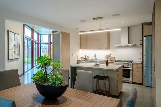 Detail Gallery Image 65 of 73 For 747 Bromfield Rd, Hillsborough,  CA 94010 - 4 Beds | 4/1 Baths