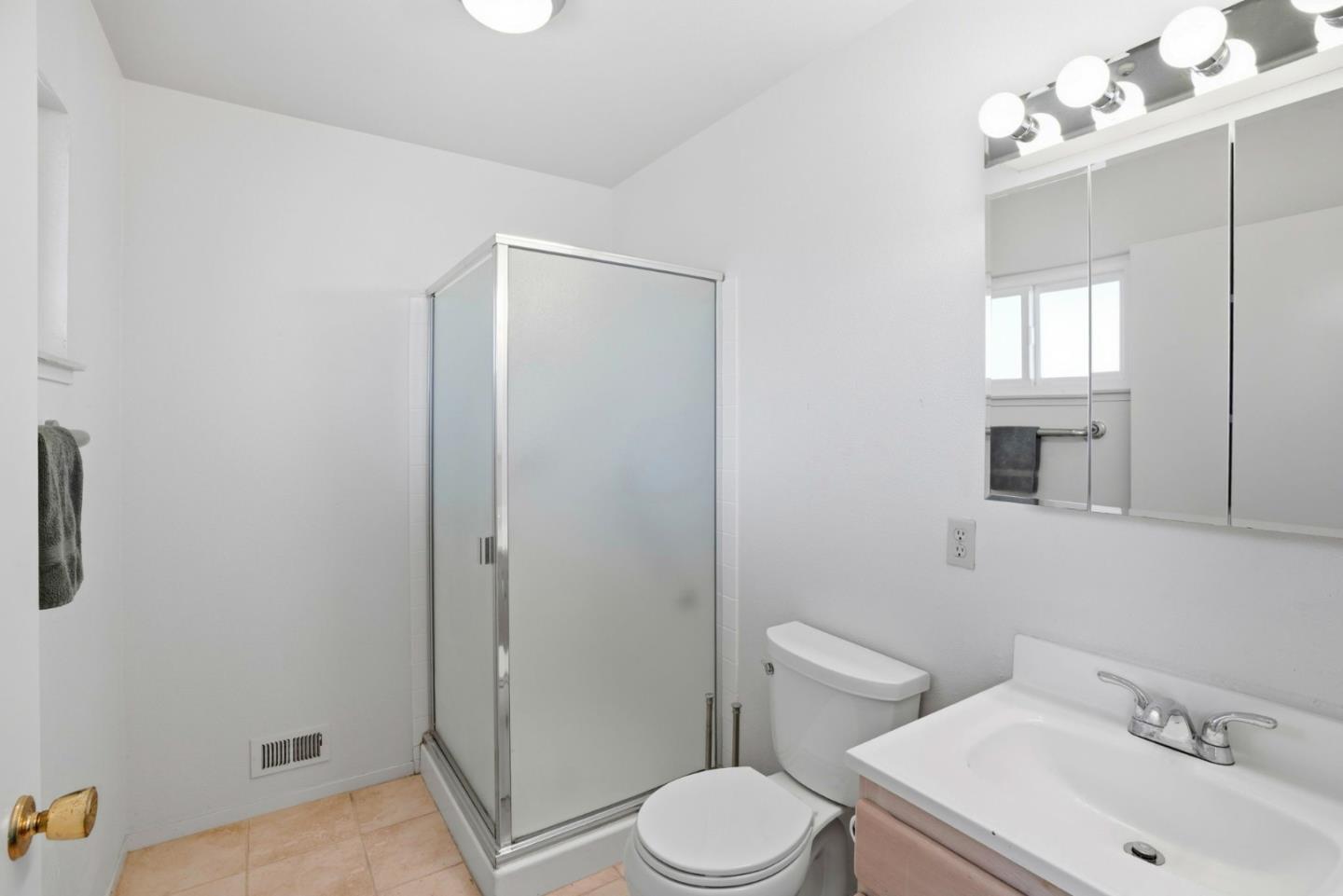 Detail Gallery Image 10 of 12 For 273 Hacienda Carmel, Carmel,  CA 93923 - 2 Beds | 2 Baths