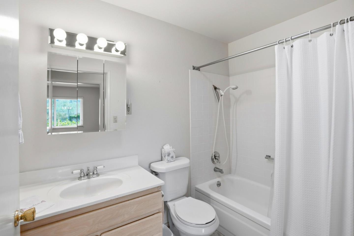 Detail Gallery Image 9 of 12 For 273 Hacienda Carmel, Carmel,  CA 93923 - 2 Beds | 2 Baths