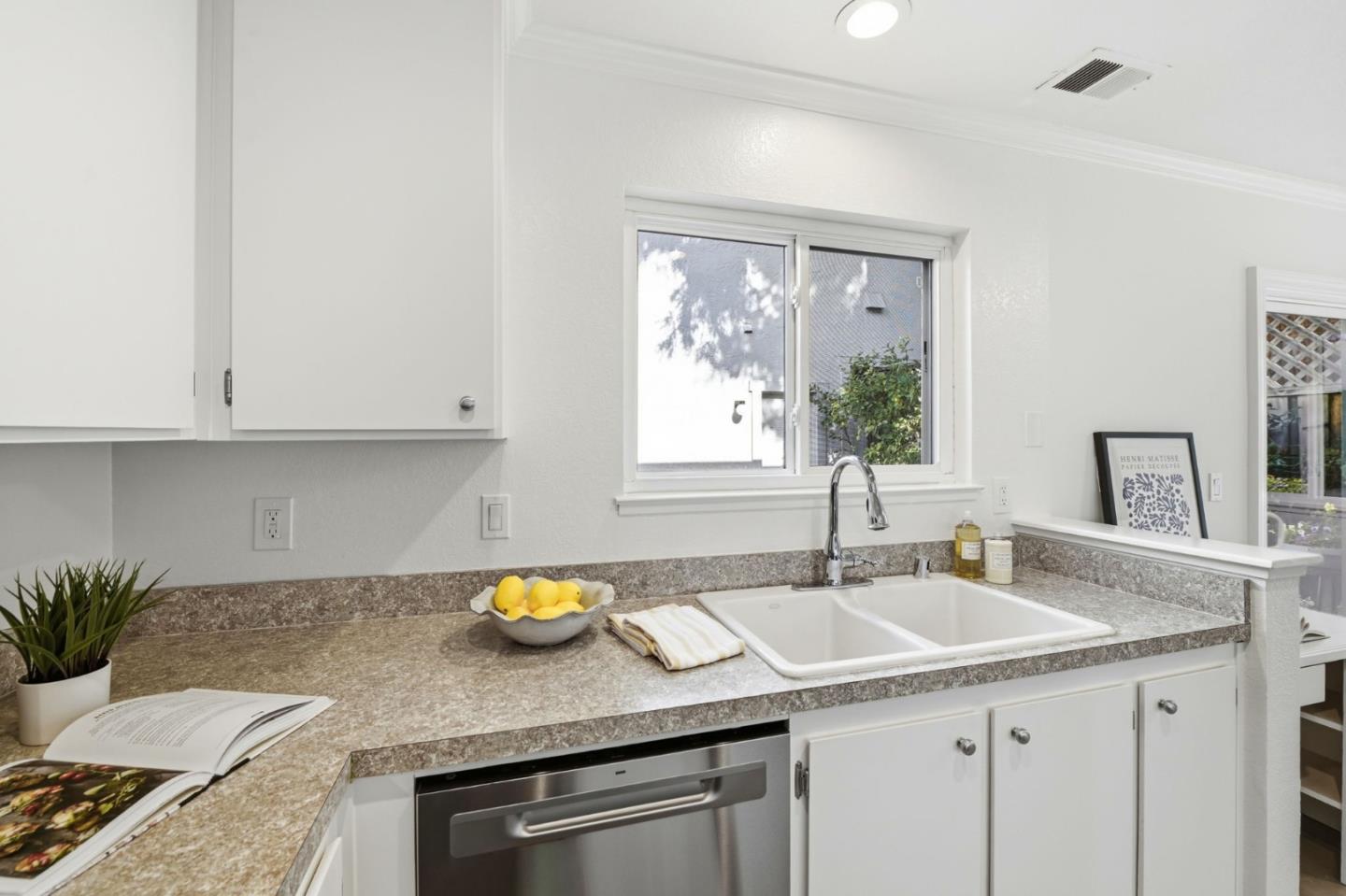 Detail Gallery Image 12 of 36 For 477 Quail Bush Ct, San Jose,  CA 95117 - 2 Beds | 2/1 Baths