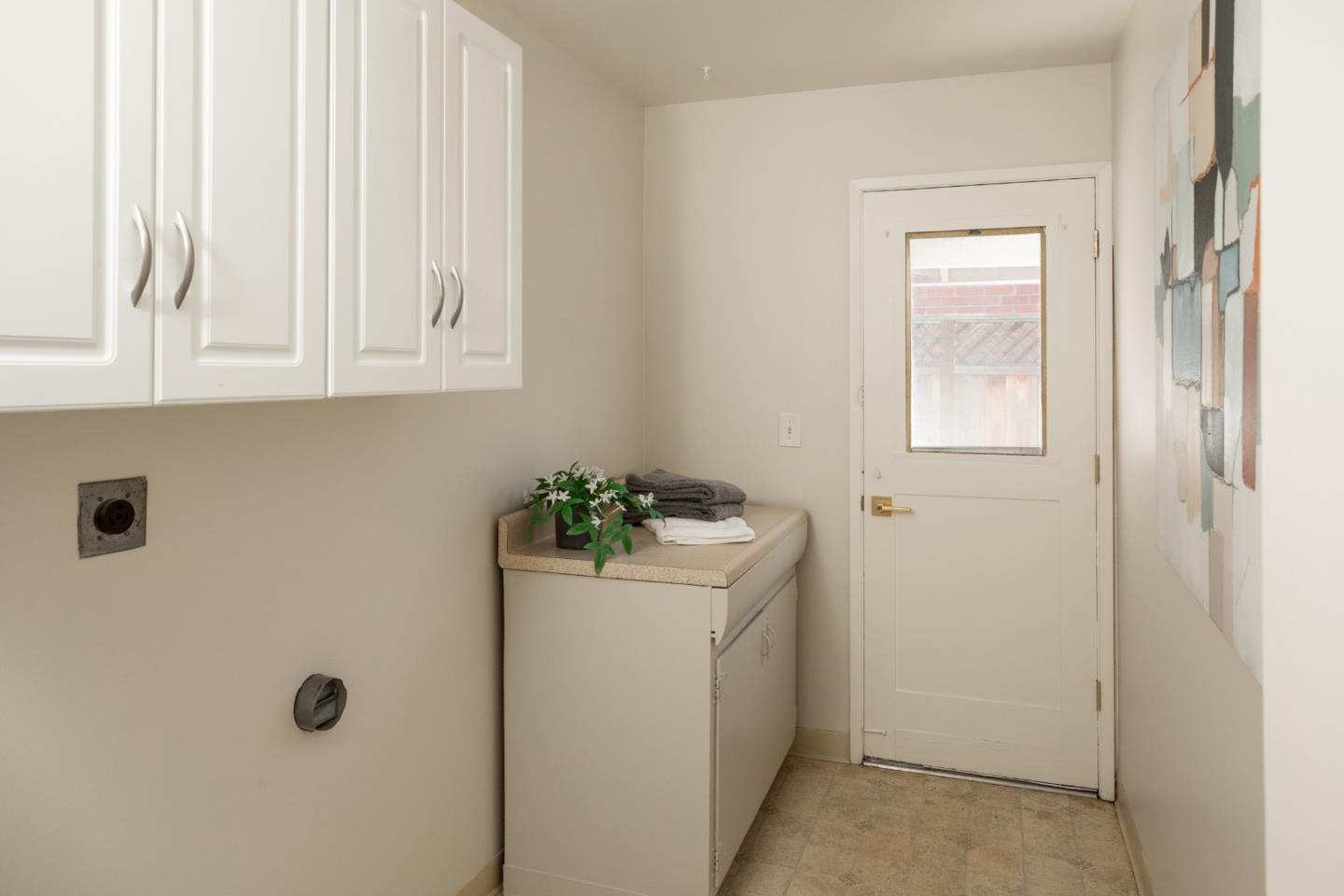 Detail Gallery Image 13 of 33 For 1476 Luning Dr, San Jose,  CA 95118 - 5 Beds | 2/1 Baths