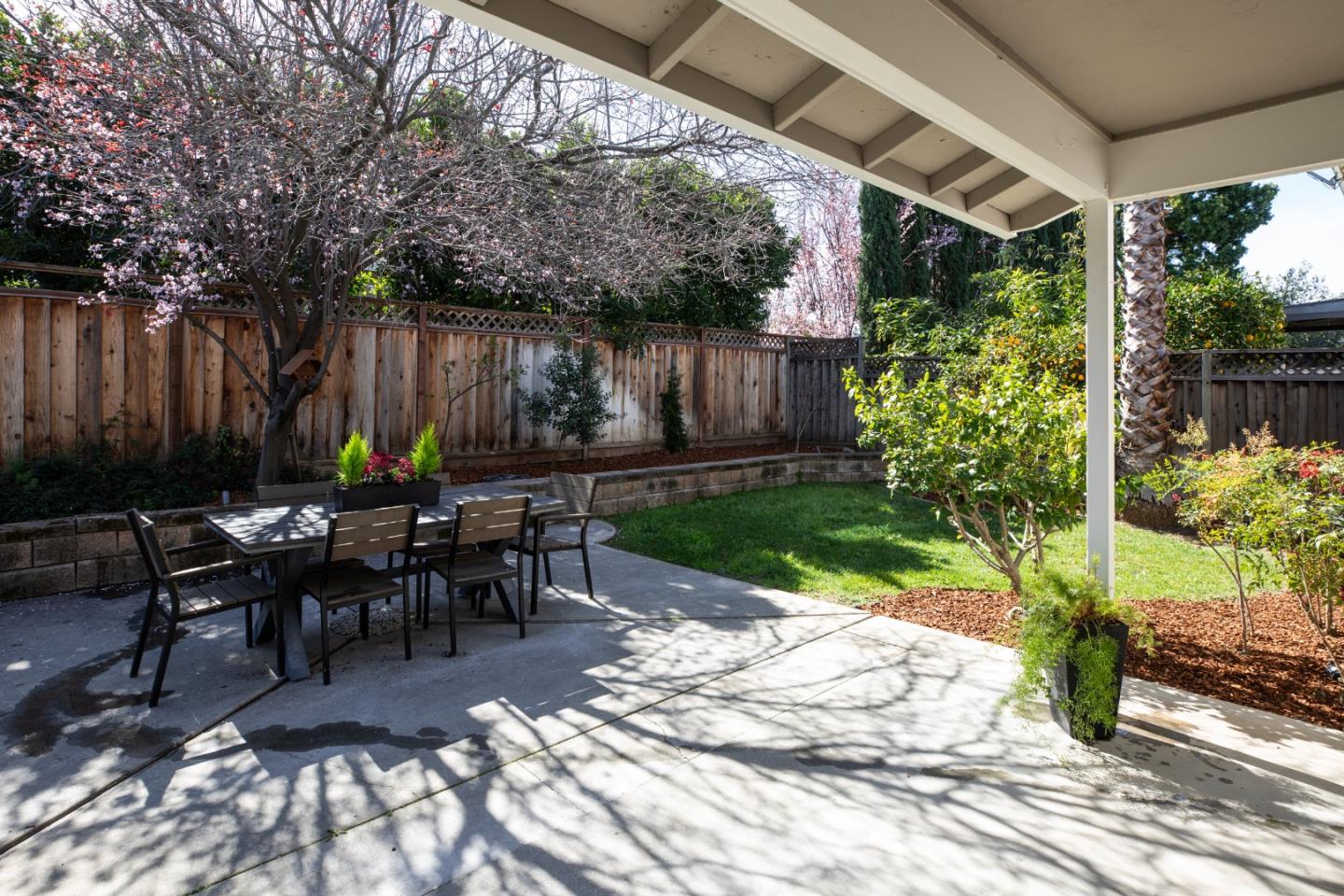 Detail Gallery Image 22 of 33 For 1476 Luning Dr, San Jose,  CA 95118 - 5 Beds | 2/1 Baths