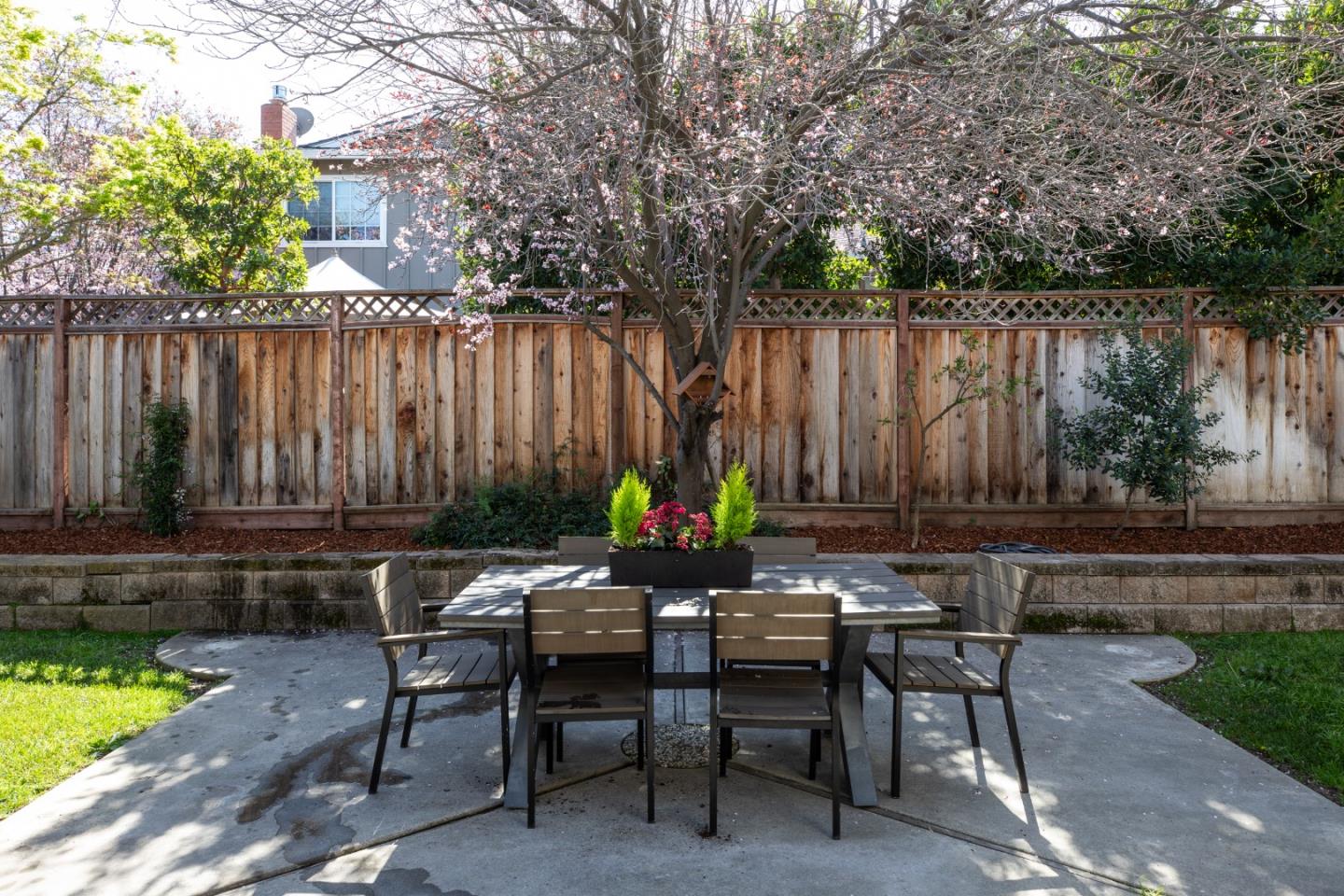 Detail Gallery Image 23 of 33 For 1476 Luning Dr, San Jose,  CA 95118 - 5 Beds | 2/1 Baths