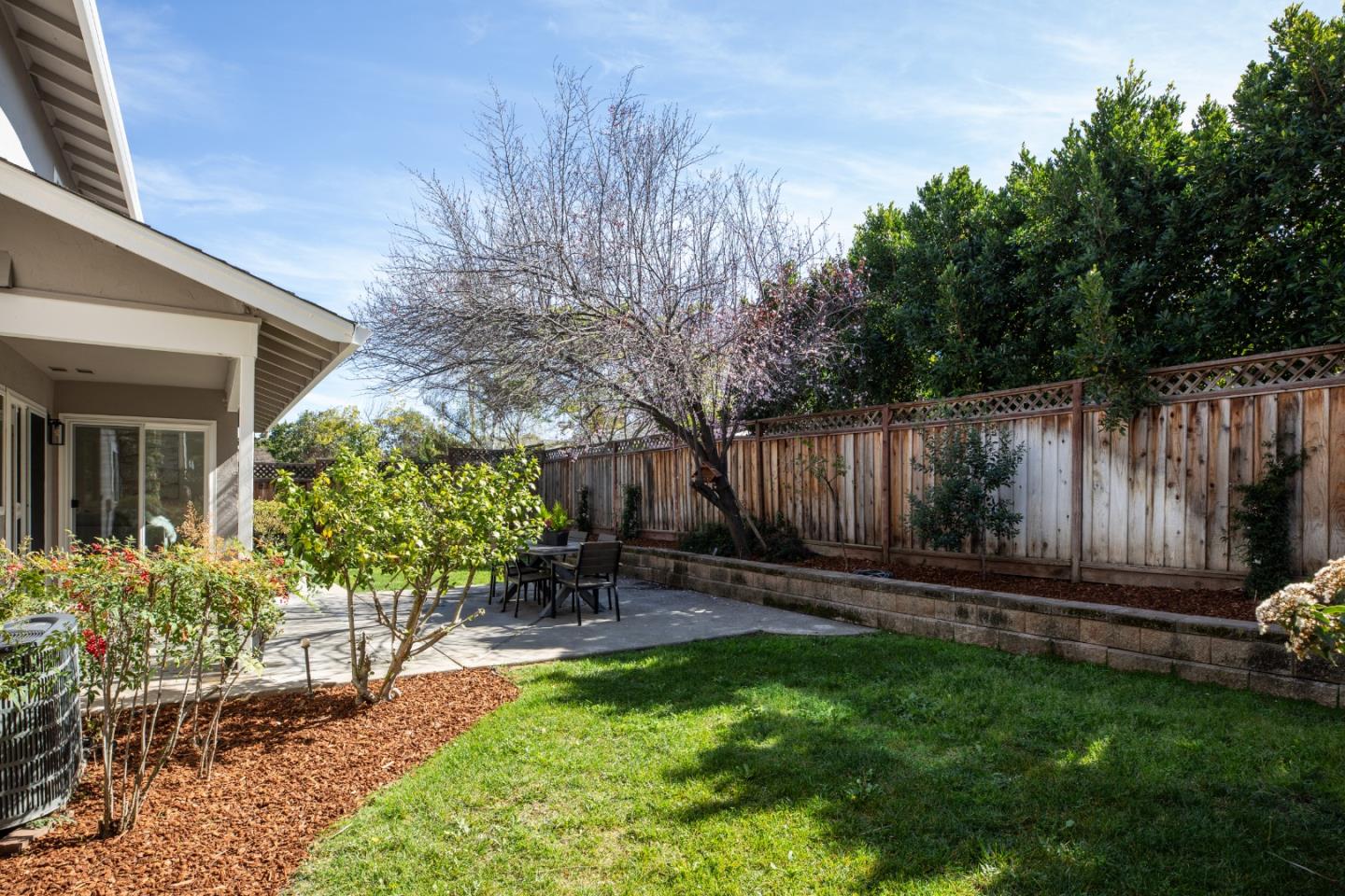 Detail Gallery Image 27 of 33 For 1476 Luning Dr, San Jose,  CA 95118 - 5 Beds | 2/1 Baths