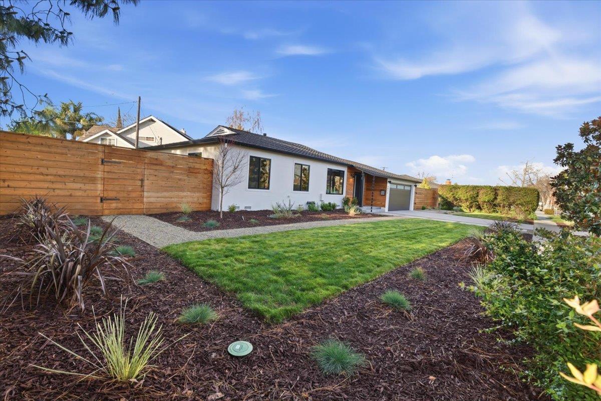 Detail Gallery Image 2 of 20 For 1935 Walnut Grove Ave, San Jose,  CA 95126 - 3 Beds | 1 Baths