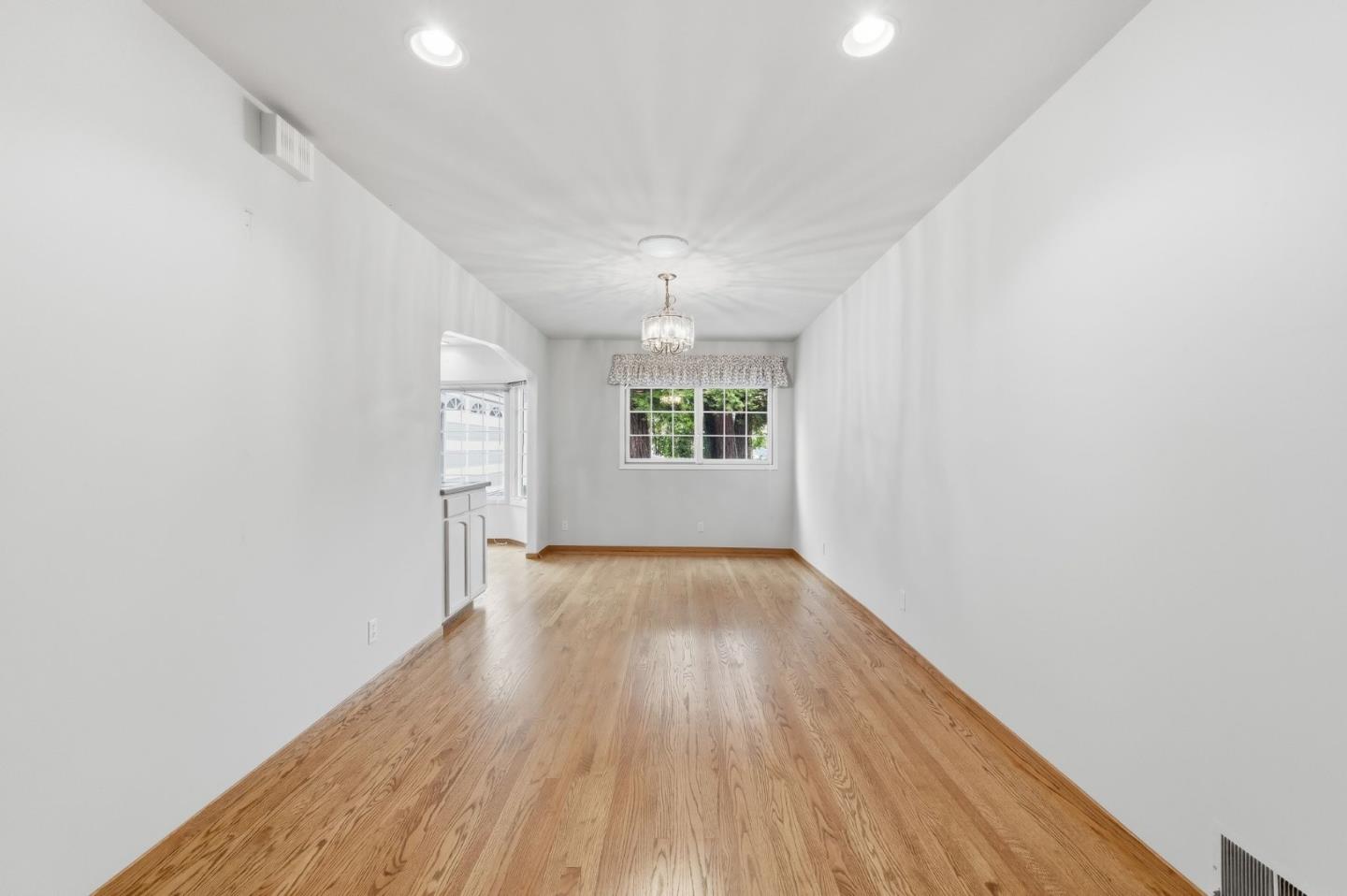 Detail Gallery Image 17 of 55 For 21 Cobblestone Ln, San Carlos,  CA 94070 - 3 Beds | 3 Baths