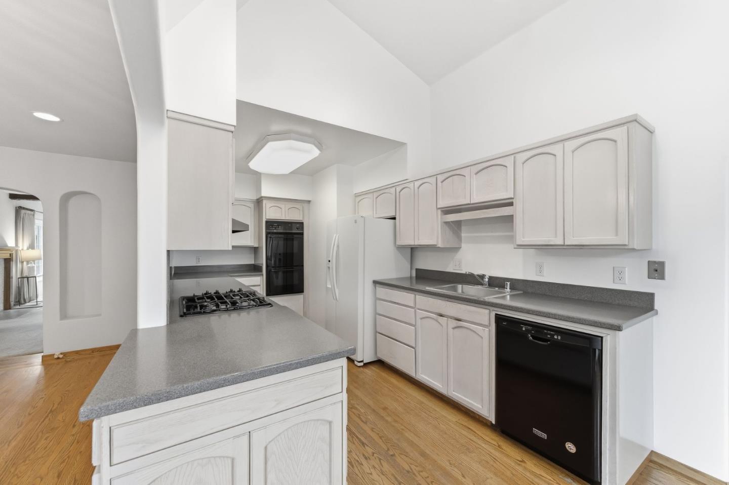 Detail Gallery Image 19 of 55 For 21 Cobblestone Ln, San Carlos,  CA 94070 - 3 Beds | 3 Baths