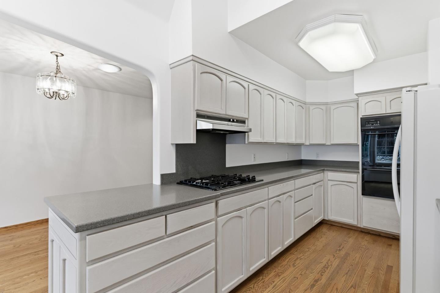 Detail Gallery Image 20 of 55 For 21 Cobblestone Ln, San Carlos,  CA 94070 - 3 Beds | 3 Baths