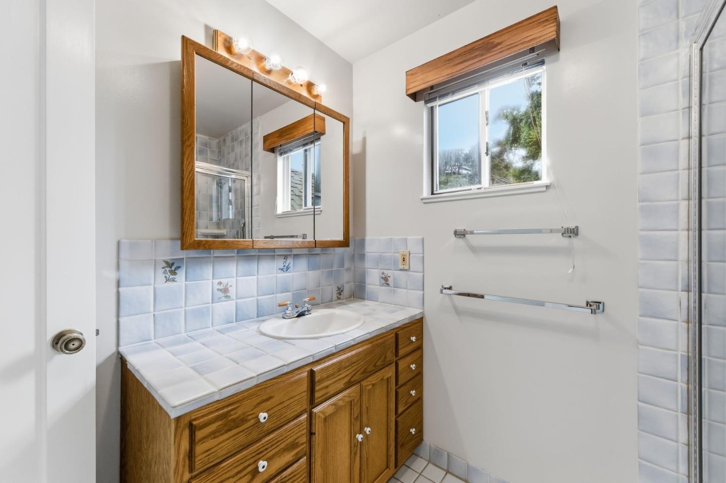 Detail Gallery Image 35 of 55 For 21 Cobblestone Ln, San Carlos,  CA 94070 - 3 Beds | 3 Baths