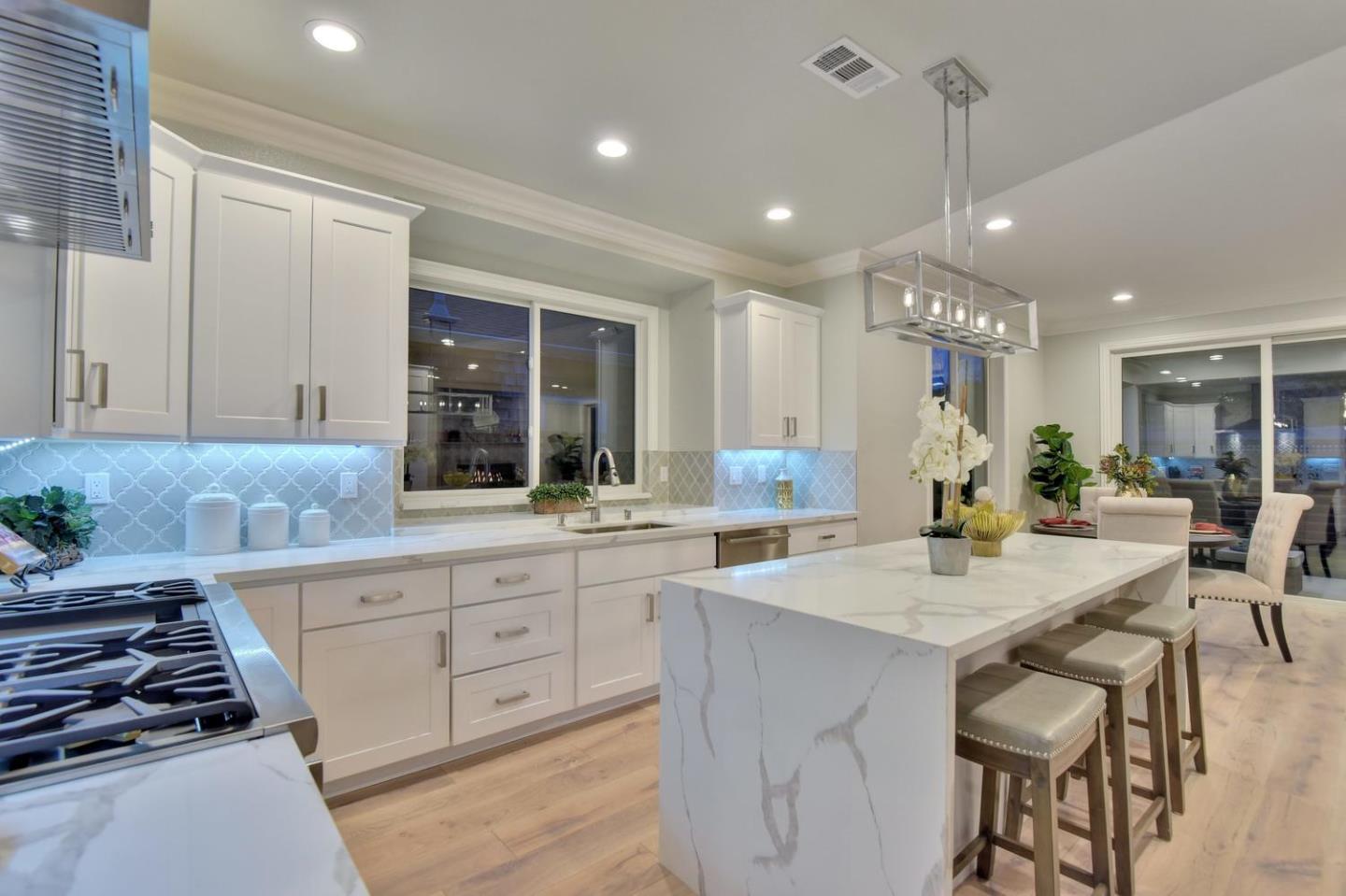 Detail Gallery Image 13 of 32 For 895 Coe Ave, San Jose,  CA 95125 - 4 Beds | 3 Baths