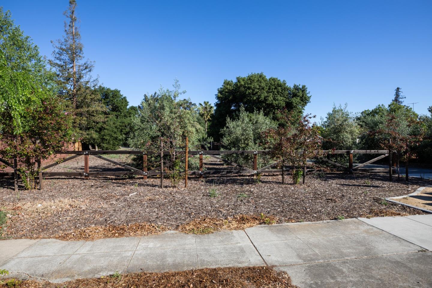 Detail Gallery Image 9 of 9 For 895 Coe Ave, San Jose,  CA 95125 - 4 Beds | 3 Baths