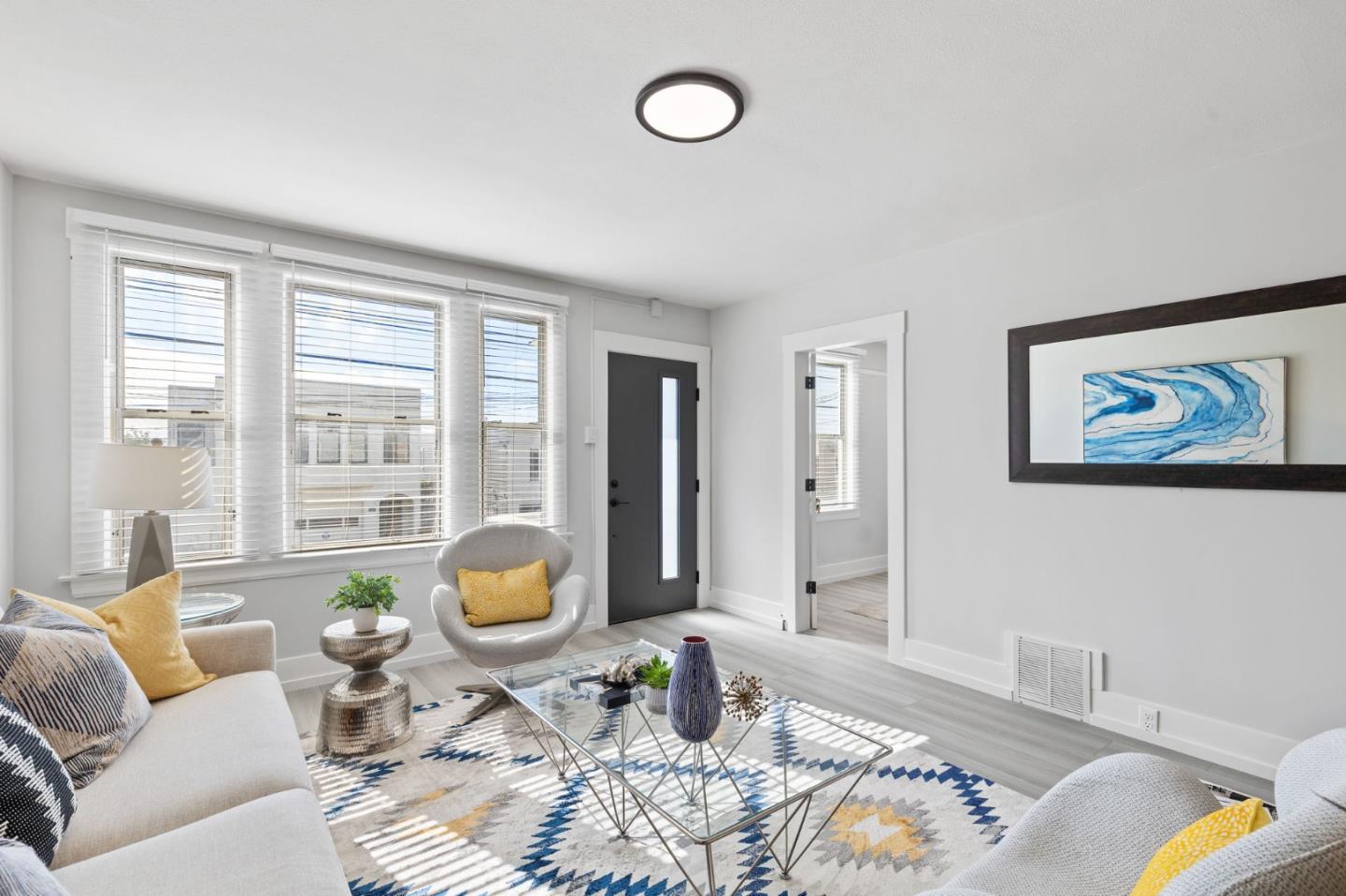 Detail Gallery Image 6 of 41 For 112 Peabody St, San Francisco,  CA 94134 - 4 Beds | 1/1 Baths