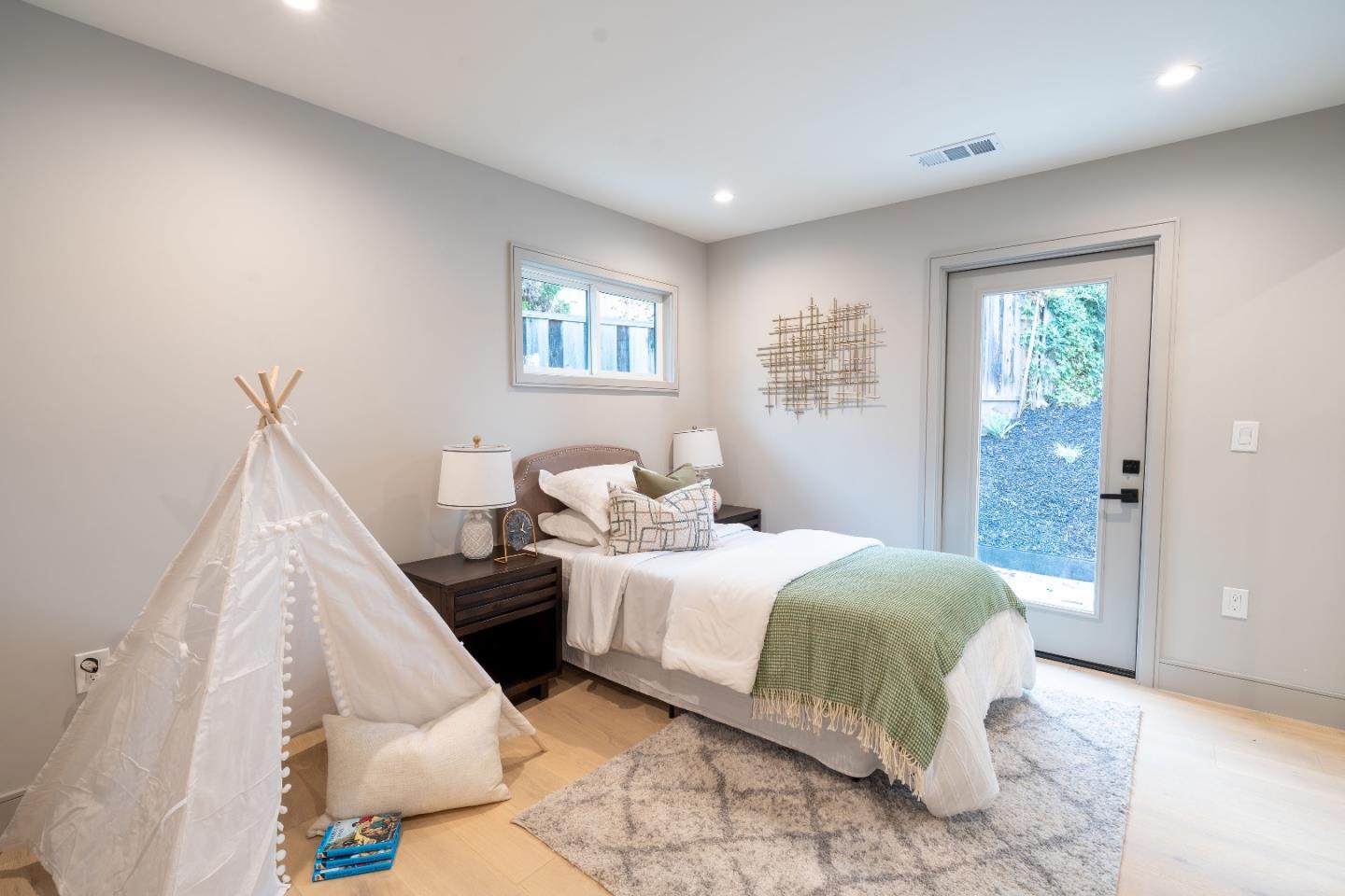 Detail Gallery Image 18 of 27 For 17293 Sereno Ct, Monte Sereno,  CA 95030 - 3 Beds | 3 Baths