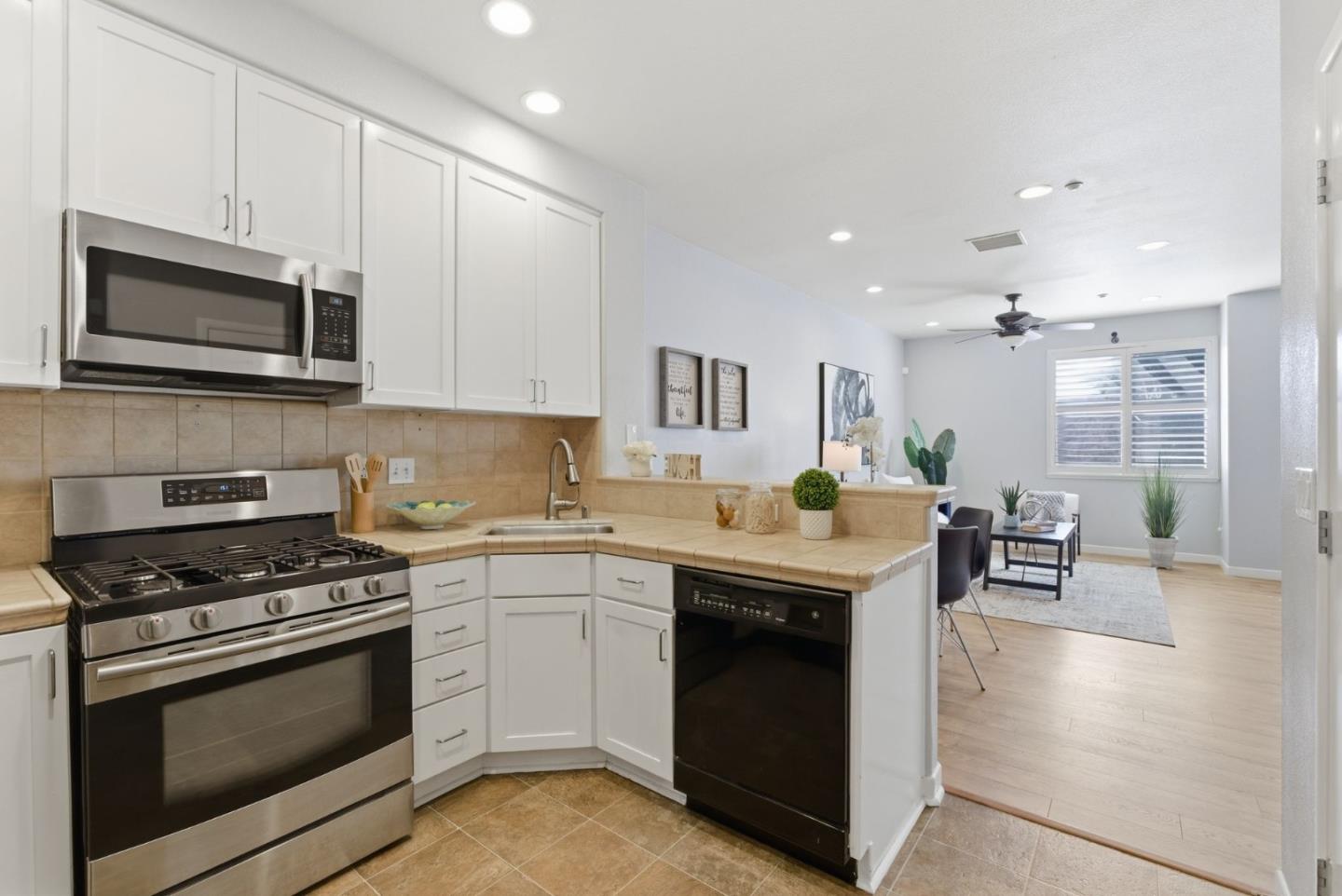 Detail Gallery Image 10 of 49 For 22873 Kingsford Way, Hayward,  CA 94541 - 3 Beds | 3 Baths