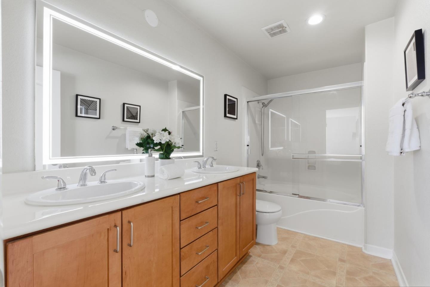 Detail Gallery Image 18 of 49 For 22873 Kingsford Way, Hayward,  CA 94541 - 3 Beds | 3 Baths