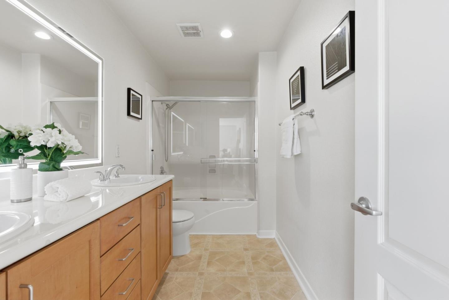 Detail Gallery Image 19 of 49 For 22873 Kingsford Way, Hayward,  CA 94541 - 3 Beds | 3 Baths