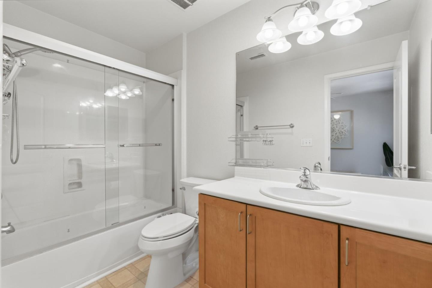 Detail Gallery Image 22 of 49 For 22873 Kingsford Way, Hayward,  CA 94541 - 3 Beds | 3 Baths