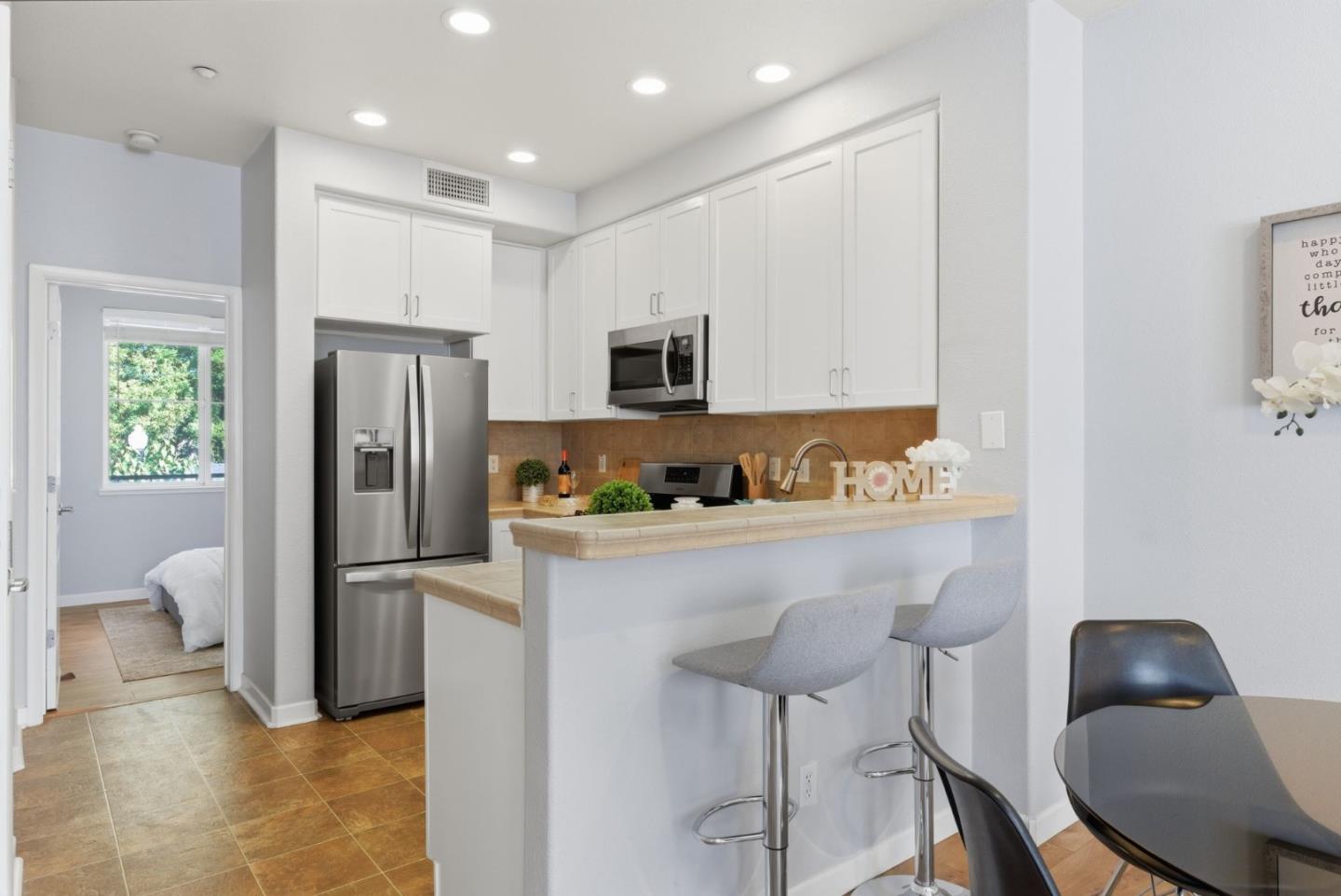 Detail Gallery Image 8 of 49 For 22873 Kingsford Way, Hayward,  CA 94541 - 3 Beds | 3 Baths