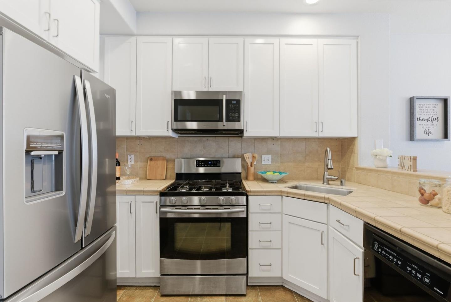 Detail Gallery Image 9 of 49 For 22873 Kingsford Way, Hayward,  CA 94541 - 3 Beds | 3 Baths