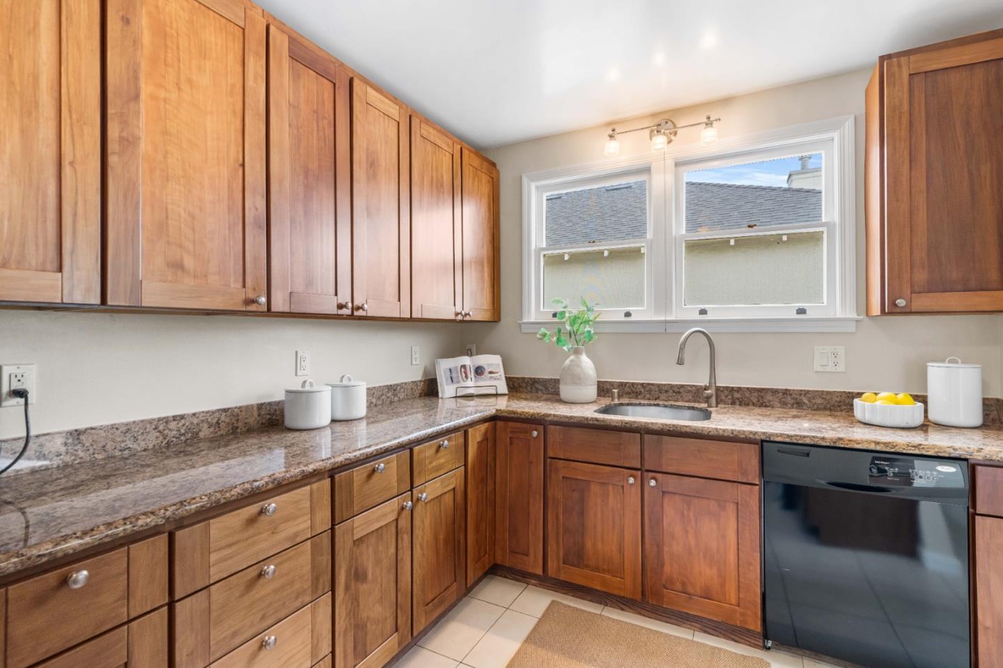 Detail Gallery Image 11 of 41 For 656 Myrtle St, Half Moon Bay,  CA 94019 - 2 Beds | 1 Baths