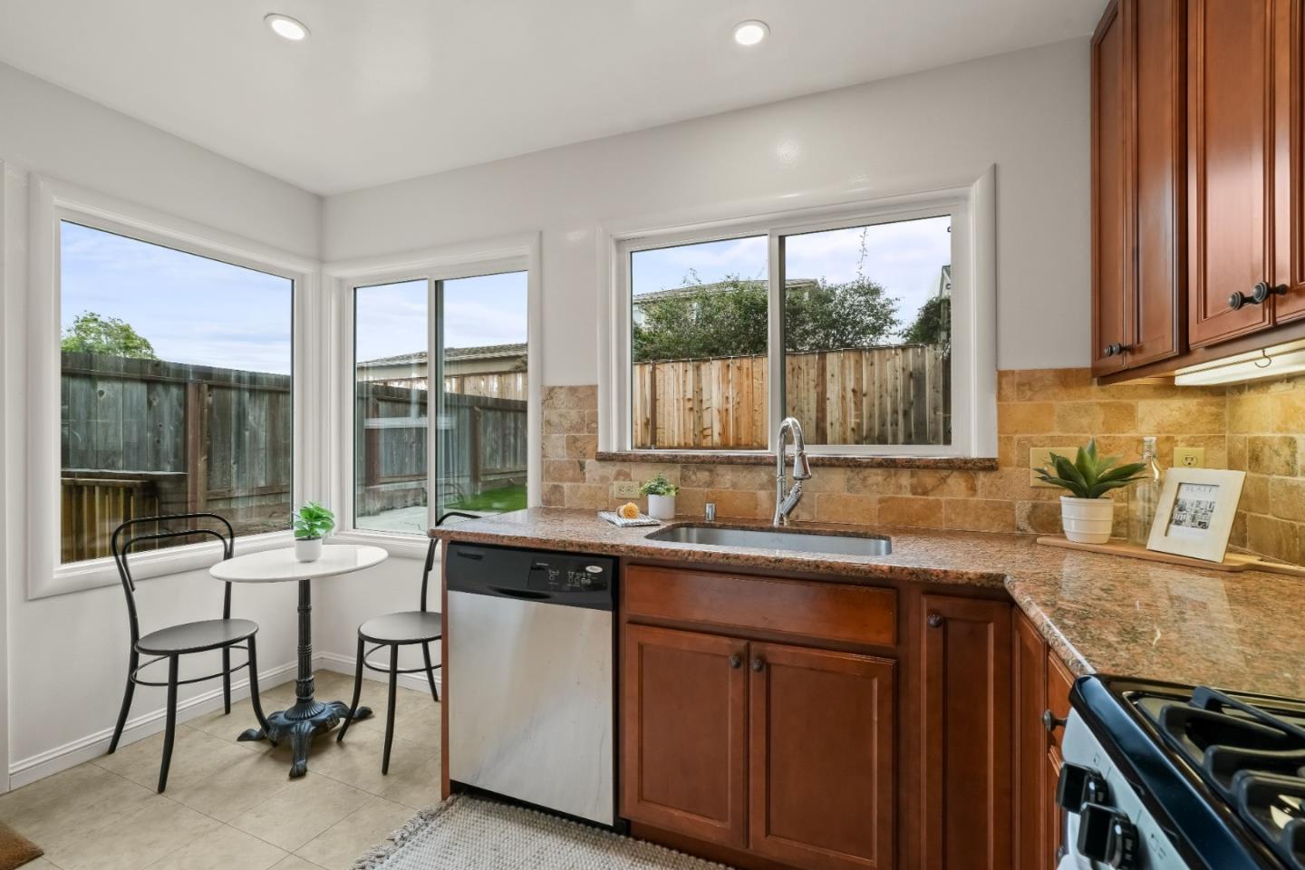 Detail Gallery Image 12 of 44 For 466 Oak Ave, San Bruno,  CA 94066 - 2 Beds | 1 Baths