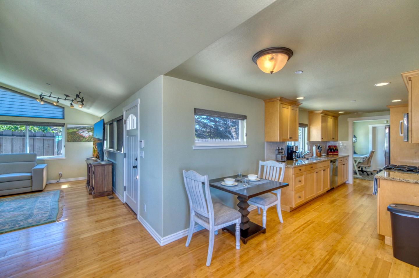 Detail Gallery Image 10 of 26 For 12901 Cabrillo Hwy, Pescadero,  CA 94060 - 3 Beds | 2 Baths