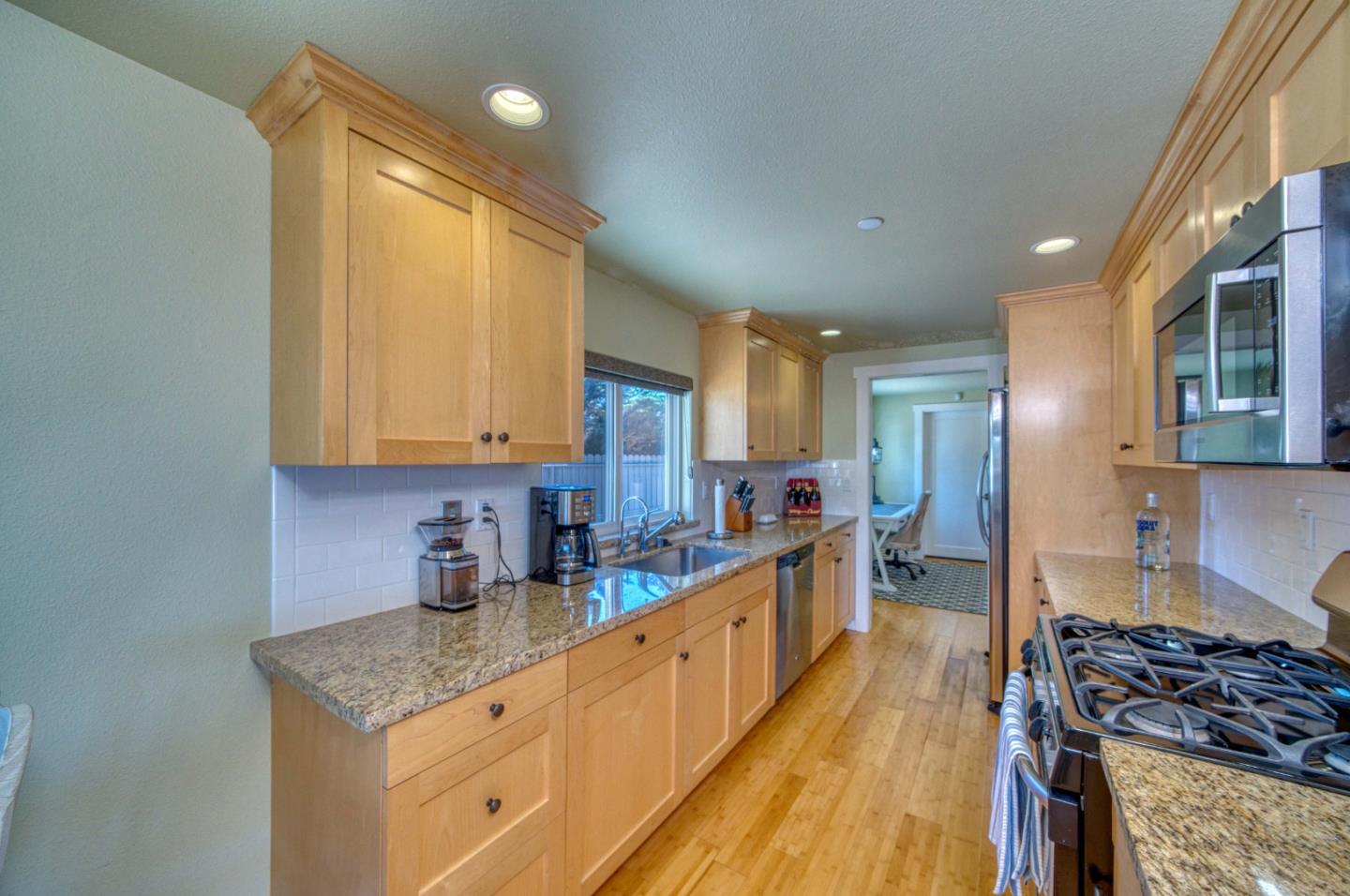 Detail Gallery Image 13 of 26 For 12901 Cabrillo Hwy, Pescadero,  CA 94060 - 3 Beds | 2 Baths