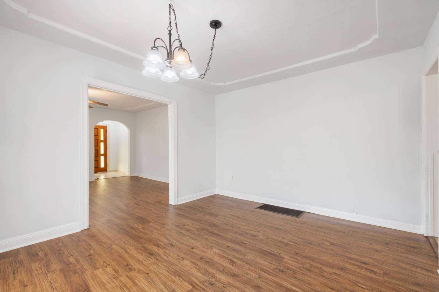 Detail Gallery Image 10 of 33 For 319 Fulton St, Redwood City,  CA 94062 - 3 Beds | 1/1 Baths