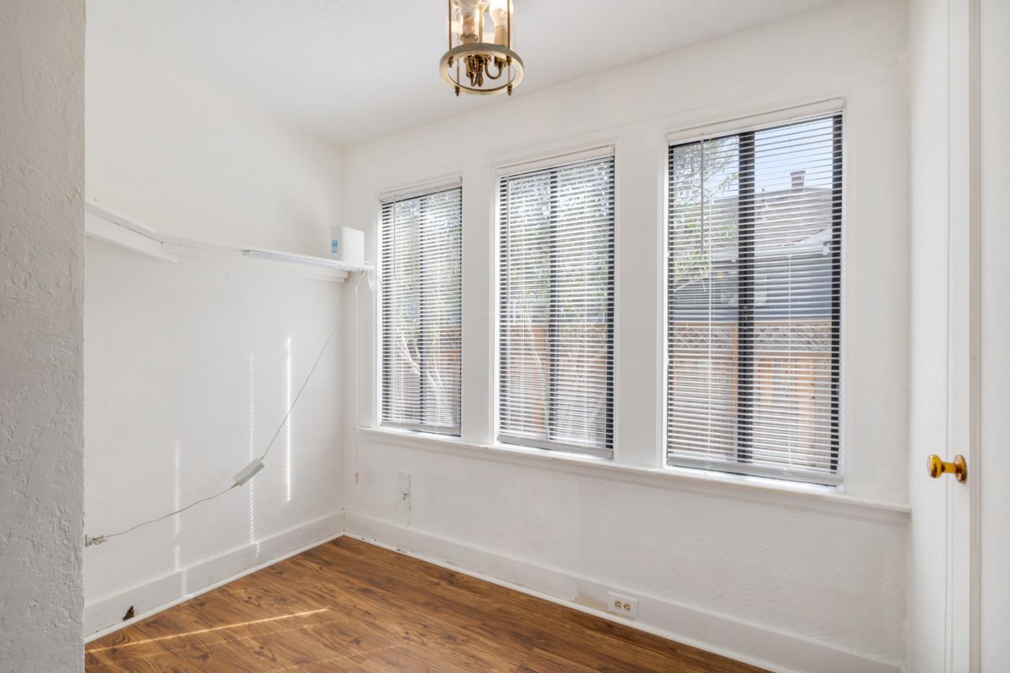 Detail Gallery Image 11 of 33 For 319 Fulton St, Redwood City,  CA 94062 - 3 Beds | 1/1 Baths